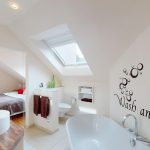 …freistehender Badewanne…