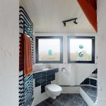mit WC und viel Licht