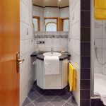 47-Berliner-Ring-Bathroom