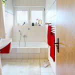 ALLES-DREHT-SICH-UM-DIE-SONNE-Bathroom