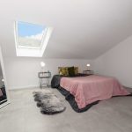Schlafzimmer mit Dachfenster