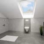 Tageslichtbad mit bodentiefer Dusche