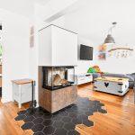 EG Wohnzimmer mit neuwertigem Kamin