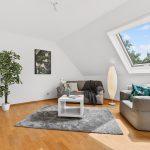 Geräumiges Wohnzimmer