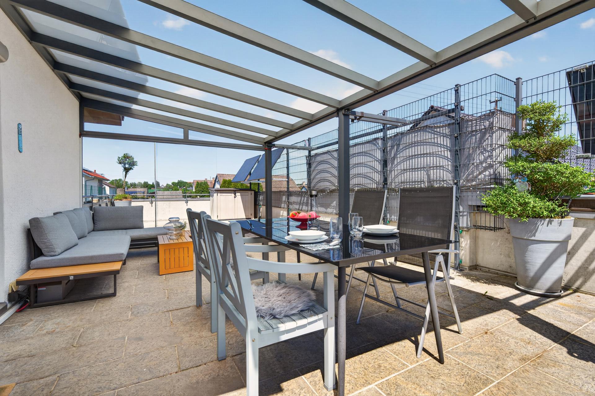 DG Großzügige Terrasse