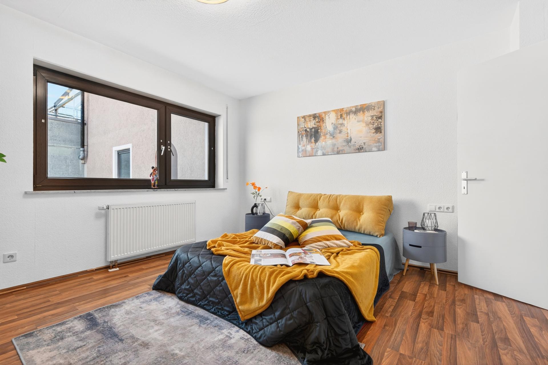EG Großzügiges Schlafzimmer