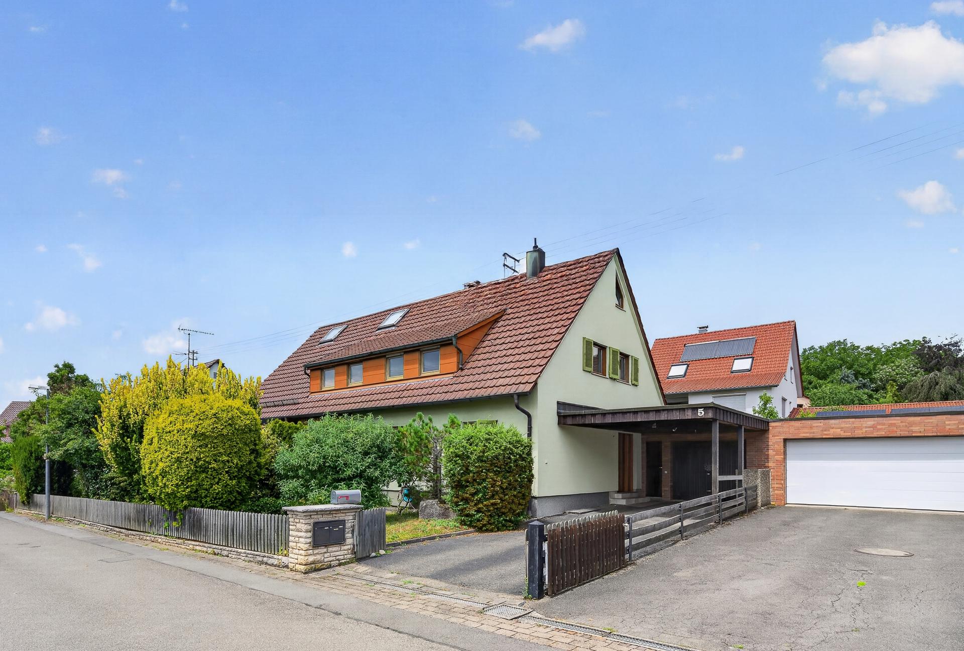 Gepflegtes Haus mit Garten