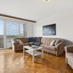 Geräumiges Wohnzimmer 1.2
