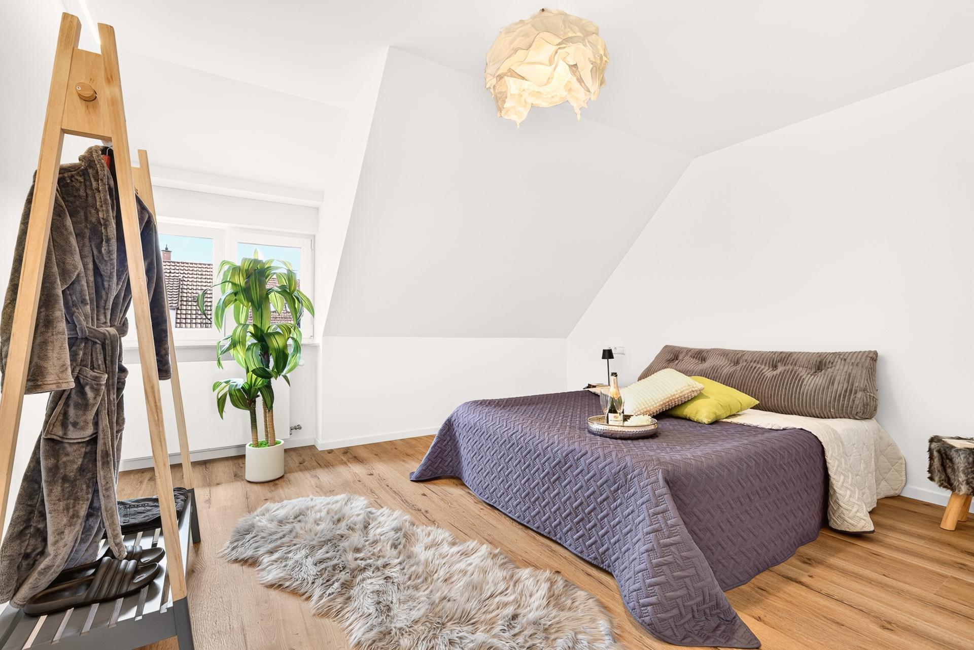 Großes Schlafzimmer