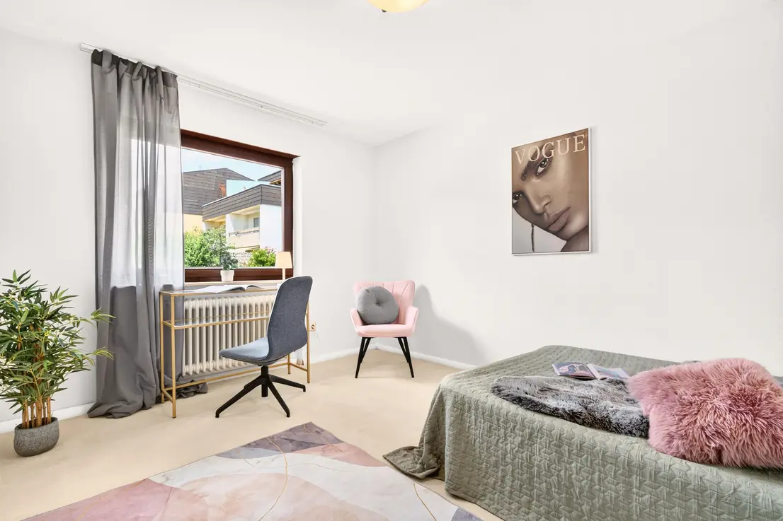 Großzügiges Schlafzimmer