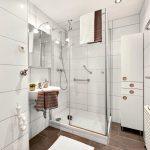 Neuwertiges Bad mit Dusche