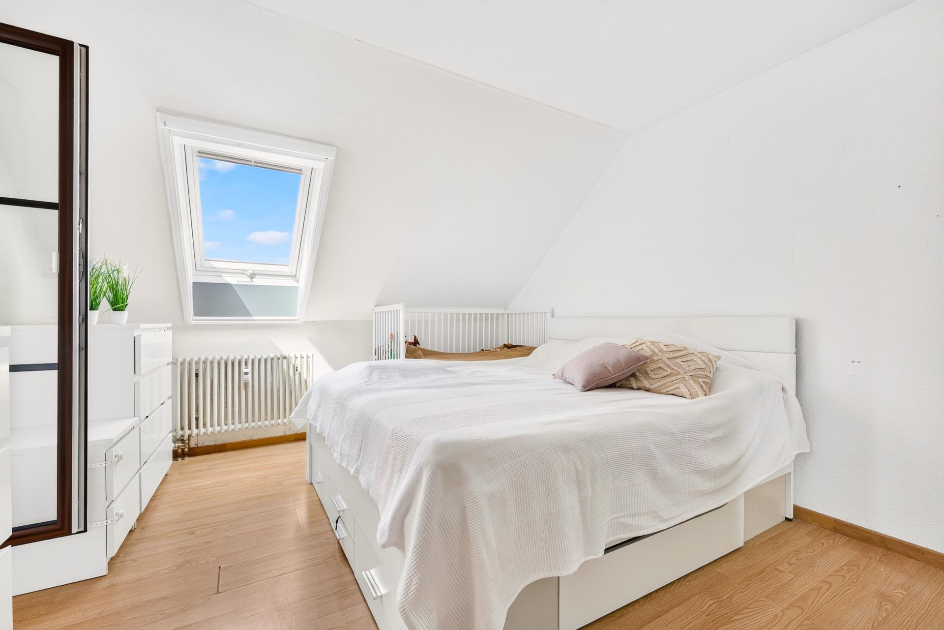 Schlafzimmer mit Loggiazugang
