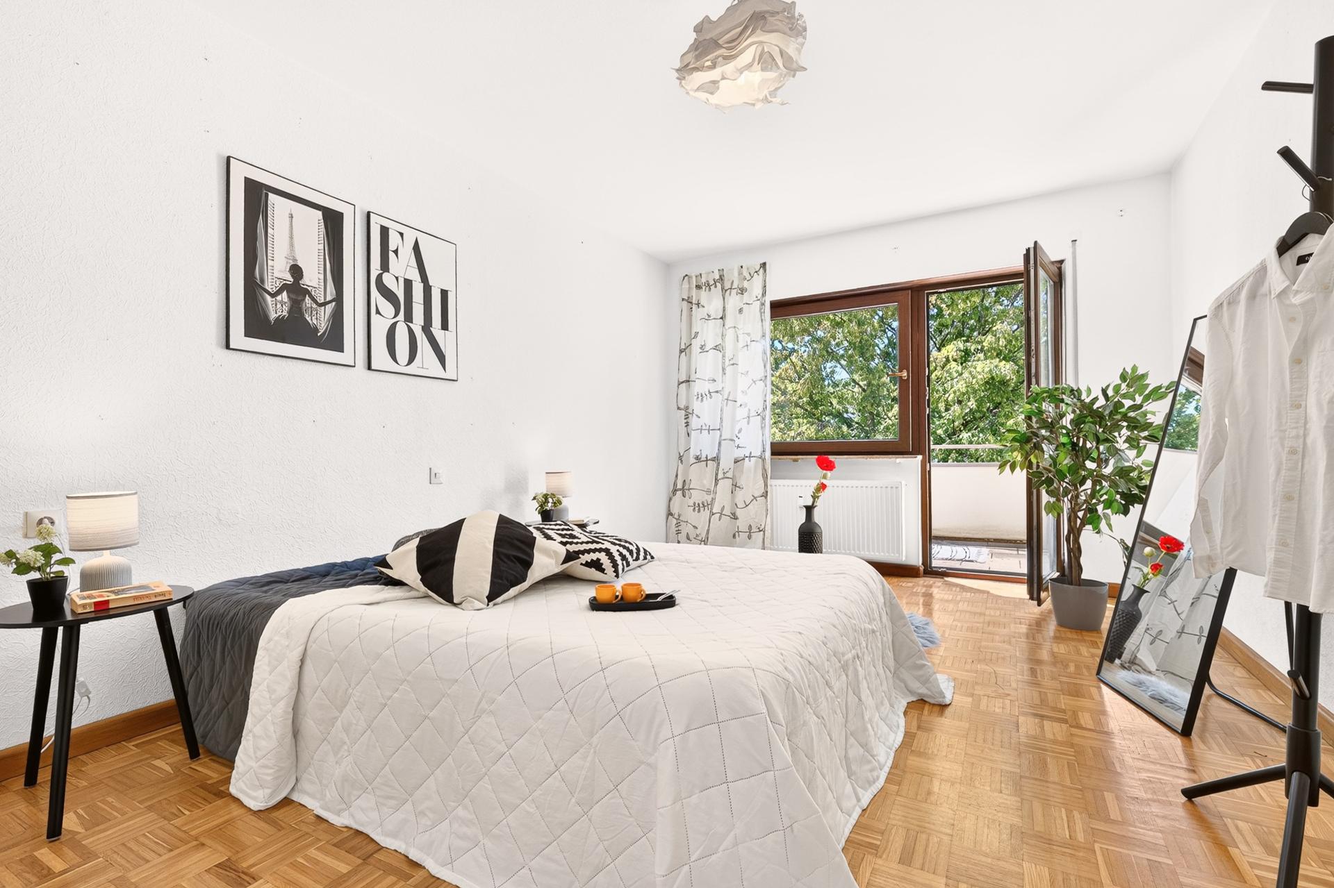 Schlafzimmer mit Balkon