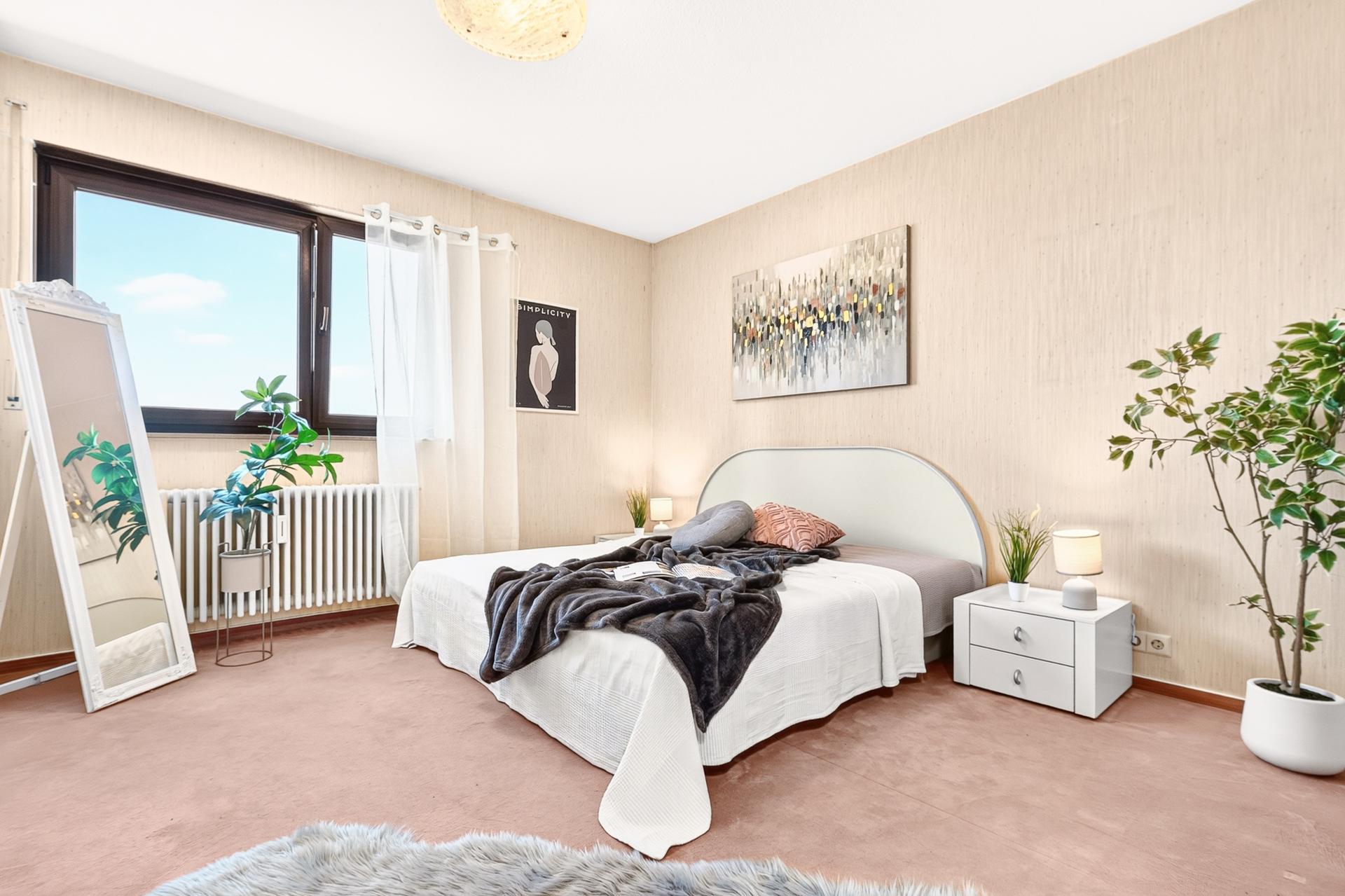 Großzügiges Schlafzimmer