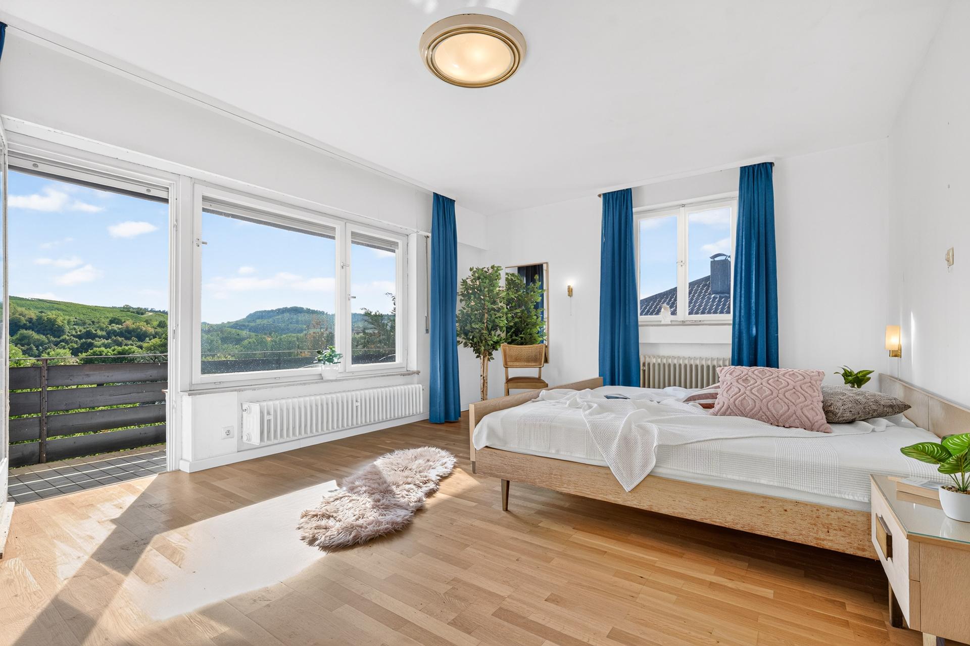 OG Schlafzimmer mit Balkon